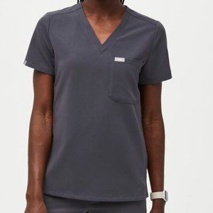 FIGS Catarina One-Pocket Scrub Top in Charcoal XS